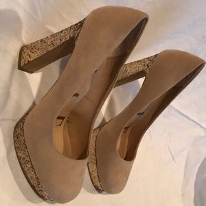 “Elle” Beige pumps- w/ gold sparkle 6” heels -7.5